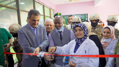 محافظ العاصمة عدن يفتتح قسم حديثي الولادة بمستشفى الصداقة ويتفقد عددا من الأقسام