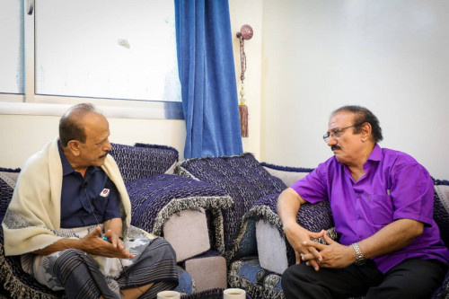 السفير قاسم عسكر يزور المناضل اللواء حسين علي هيثم ويطمئن على صحته