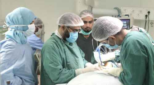 أكثر من 200 عملية جراحية تنفذها مؤسسة "أنا طبيب أنا استطيع" في مخيم بازرعة الجراحي