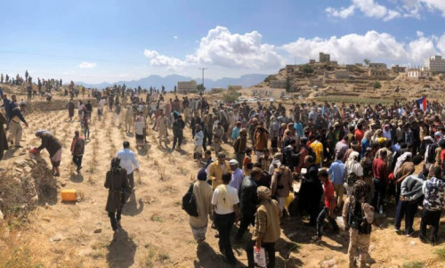 تشييع مهيب للشهيدين القائد “بن شريبة” ورفيق الأنعمي بالشعيب