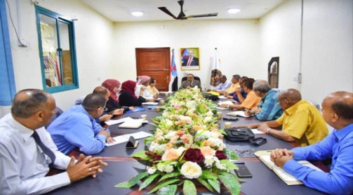 اقتصادية الانتقالي تشدد على عدم السماح برحيل العملة الاجنبية إلى مناطق الحوثيين وتقترح عدداً من التدابير