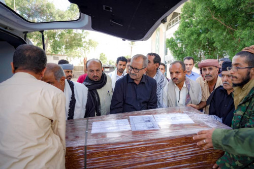 الجعدي يتقدم مستقبلي جثمان الفقيد فضل الصالحي رئيس انتقالي مودية