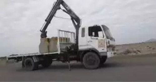 شاهد بـ"الفيديو".. العمالقة تُزيل مخلفات الحرب في أبين