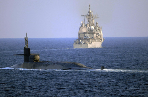 رسائل تحذيرية لإيران: غواصة نووية أميركية في مضيق هرمز