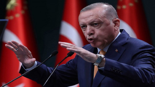 سيدتان تهددان عرش أردوغان وحزبه الحاكم في تركيا