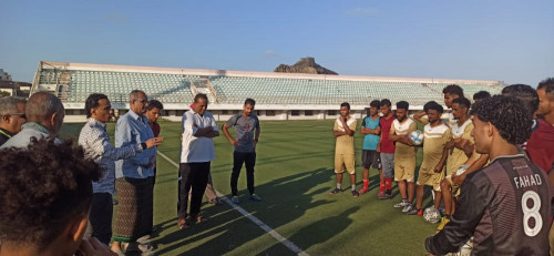 نائب أمين عام الانتقالي يتفقد مقر تدريبات نادي التلال الرياضي