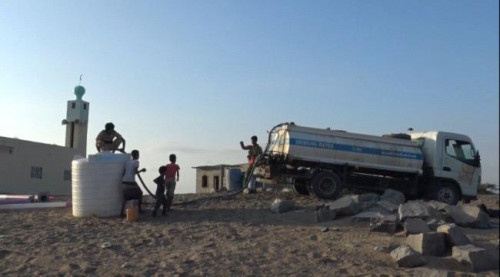 قوات العمالقة تؤمِّن عودة نازحي الشيخ سالم بأبين إلى منازلهم