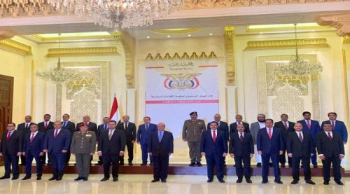 حكومة المناصفة بين الجنوب والشمال تؤدي اليمين الدستورية امام هادي بالرياض