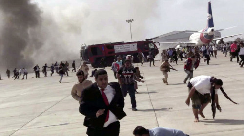 صحيفة بريطانية: الحوثيون يهاجمون مطار عدن لعرقلة اتفاق الرياض