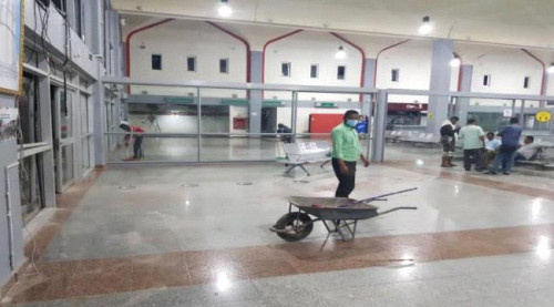 الفرق الفنية تباشر أعمال إعادة تجهيز مطار عدن الدولي لاستئناف تشغيله