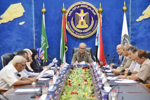 هيئة رئاسة المجلس الانتقالي تؤكد أن الاعتداء على مطار عدن لن يثني المجلس عن مواصلة تنفيذ اتفاق الرياض