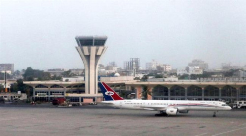 هبوط أول رحلة جوية بمطار عدن بعد الهجوم الارهابي