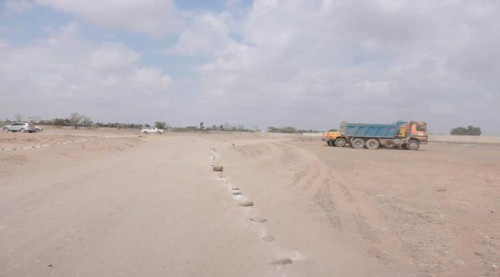 مأمور دارسعد ينفذ نزولاً مفاجئاً ويوقف مخططاً عشوائياً بأراضي منطقة جعولة