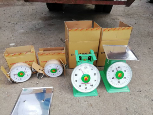 المواصفات والمقاييس تُتلف موازين مستوردة غير مطابقة بميناء عدن