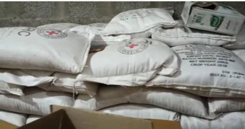 عدن.. ضبط محل يُتاجر بالمواد الاغاثية "صور"