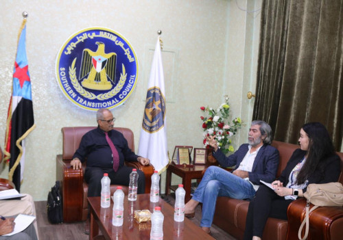 لدى لقائه مدير مكتب غريفيت .. الجعدي: متمسكون باتفاق الرياض وحريصون على انجاح حكومة المناصفة