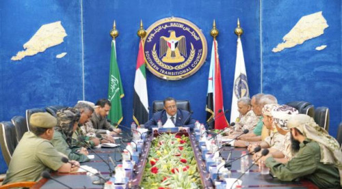 الخُبجي يُطلع اللجنة العسكرية والأمنية على سير العملية التفاوضية