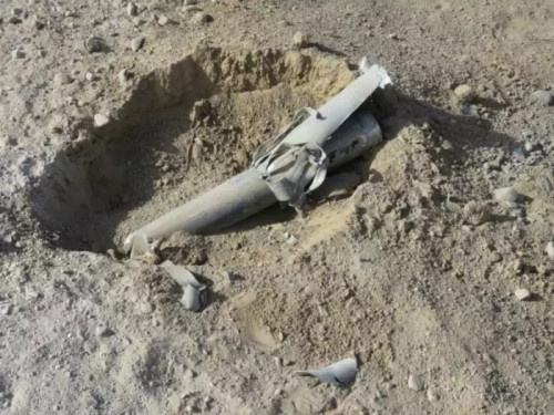 سقوط صاروخ حوثي في طور الباحة بلحج