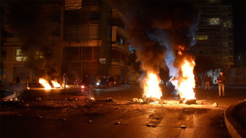 لبنان.. احتجاجات عارمة في بيروت وإصابة 7 بحادث دعس محتجين