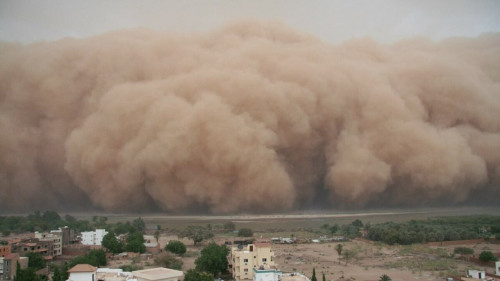 الأرصاد تُحذر من كتلة غبار ستجتاح هذه المحافظات خلال الساعات القادمة