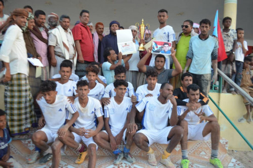 رئيس انتقالي سقطرى يُكرم فريق الميناء بكأس بطولة الشهيد طاهر &nbsp;عيسى