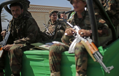 صحيفة بريطانية: الحوثيون يستخدمون ورقة المطارات والموانئ لتبرير رفضهم وقف إطلاق النار