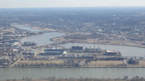 "تقرير".. إيران هددت بشن ضربة على قاعدة عسكرية أمريكية في واشنطن واستهداف عسكريين بارزين