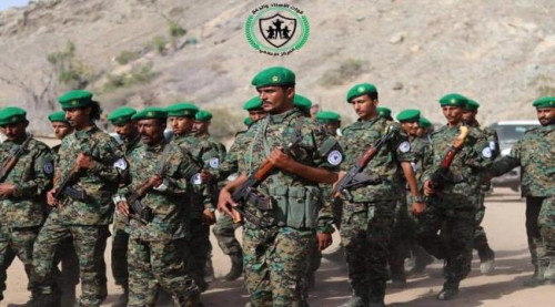 قوات الحزام الأمني تقيم عرضاً عسكرياً لوحدات مكافحة الإرهاب بأبين