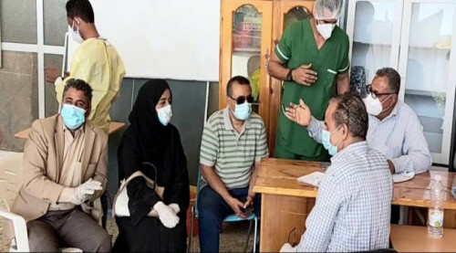 بتوجيه من الرئيس الزُبيدي.. لجنة الانتقالي لمجابهة كورونا تطلع على احتياجات محجر "الكمتي هول" الصحي بالبريقة