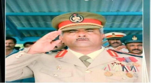 قائد المنطقة العسكرية الرابعة يعزي في وفاة اللواء الركن قاسم يحيى