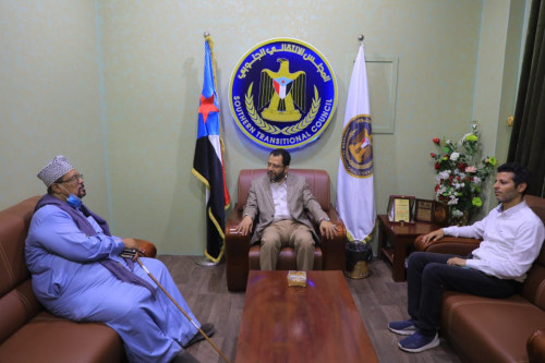 الكاف يناقش مع المنسق العام للجنة العُليا للإغاثة آلية استلام المواد الإغاثية وتوزيعها على المستحقين