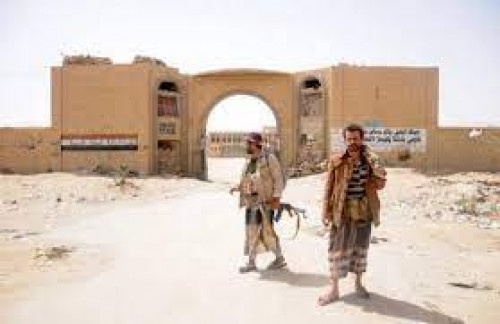 مسؤول عسكري في الشرعية يعترف بتسليم "نهم والمنطقة السابعة" لمليشيات الحوثي