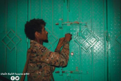 عدن.. إغلاق محال مخالفة لتسعيرة بيع اللحوم في الشيخ عثمان