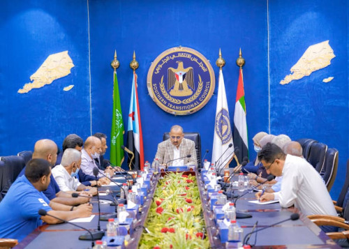 الرئيس الزُبيدي يلتقي رئيس وأعضاء مركز دعم صناعة القرار