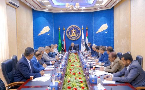 رئاسة الانتقالي تعقد اجتماعها الدوري برئاسة الرئيس الزُبيدي