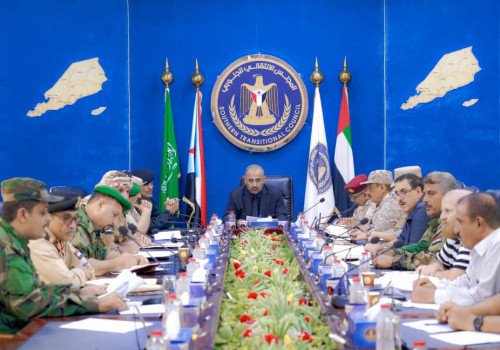 الرئيس الزُبيدي يترأس الاجتماع الدوري للقادة العسكريين والأمنيين