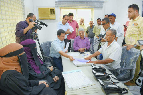 مدير كهرباء عدن يدشن غرفة عمليات خاصة لاستقبال بلاغات المواطنين والكشف عن المخالفين