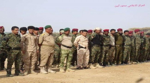 قيادات عسكرية تتفقد جاهزية قوات اللواء 11 صاعقة بمحور أبين
