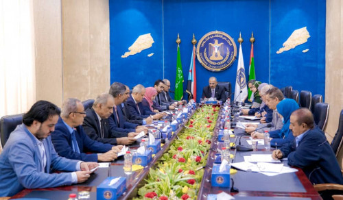 رئاسة الانتقالي تعقد اجتماعها الدوري برئاسة الرئيس الزُبيدي