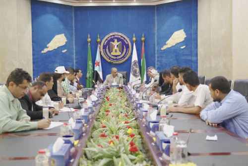 الرئيس الزُبيدي يترأس لقاءً مشتركًا للجنة الشباب والرياضة في الجمعية الوطنية ودائرة الشباب والطلاب في الأمانة العامة