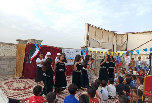 أقيم برعاية الرئيس الزُبيدي.. مؤسسة الازدهار تختتم المخيم الصيفي للأطفال بغيل باوزير