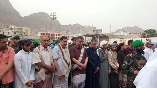 قيادات المجلس الانتقالي الجنوبي تؤدي صلاة عيد الأضحى مع جموع المصلين بالعاصمة عدن