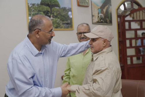 الرئيس الزُبيدي يستقبل جموع المهنئين بمناسبة عيد الأضحى المُبارك