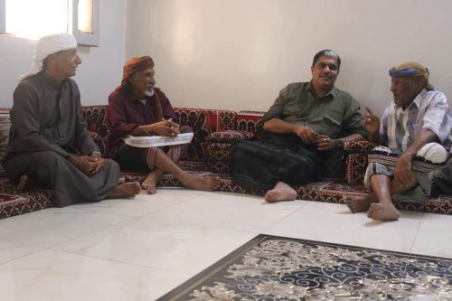 بتكليف من الرئيس الزُبيدي.. المحمدي يزور عددا من قيادات جيش البادية الحضرمي ومناضلي ثورة الـ14 من أكتوبر المجيدة
