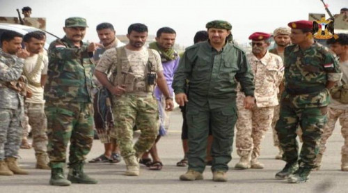 قائد محور أبين يطّلع على الجاهزية القتالية للواء الثامن صاعقة