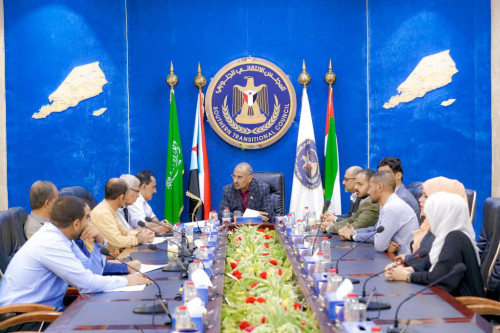 الرئيس الزُبيدي يترأس اجتماعًا مشتركا للجنة الثقافية بالجمعية الوطنية والدائرة الثقافية في الأمانة العامة