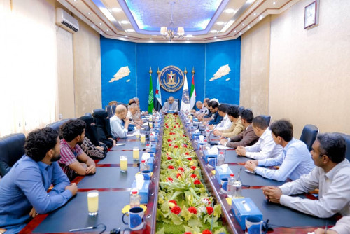 الرئيس الزُبيدي يترأس اجتماعًا مُشتركًا للجنة التخطيط والاستثمار بالجمعية الوطنية والدائرة المالية بالأمانة العامة