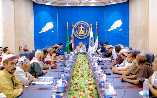 الرئيس الزُبيدي يلتقي الهيئة التنفيذية لانتقالي المسيمير وعددا من الشخصيات الاجتماعية والأعيان بالمديرية