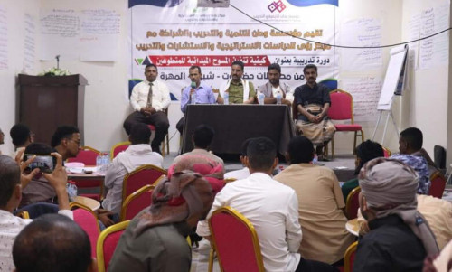 بحضور الجبواني والهميمي.. اختتام دورة تدريبية في مجال كيفية تنفيذ المسوح الميداني بحضرموت