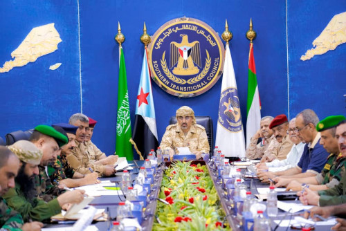 الرئيس الزُبيدي يترأس الاجتماع الدوري للقادة العسكريين والأمنيين